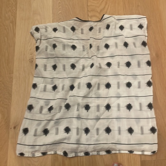 TWO New a York linen loose top - Picture 4 of 4